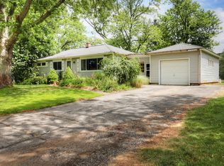 275 101st St, Zeeland, MI 49464