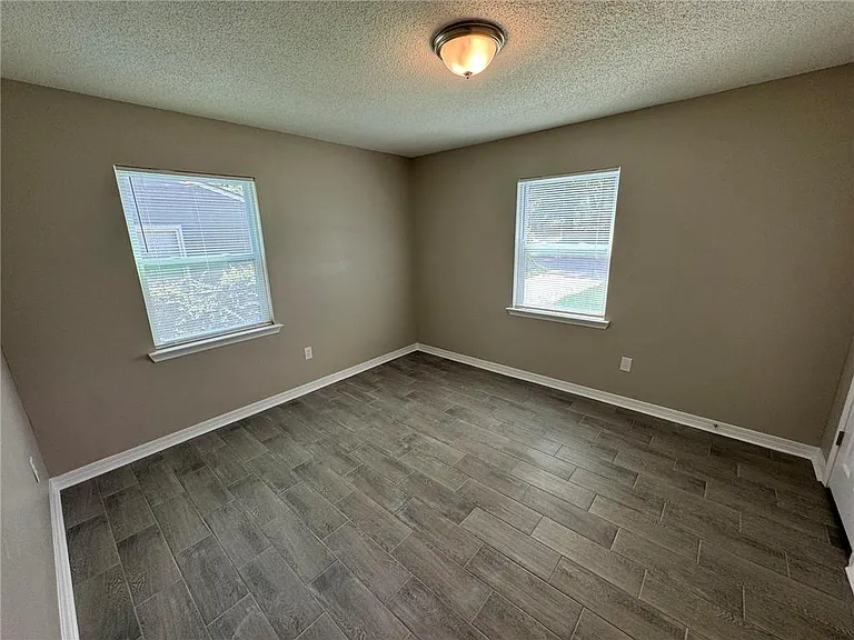 2120 Baker Rd — Photo 15