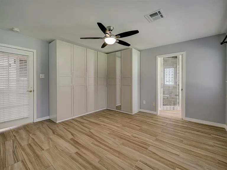 906 T C Jester Blvd — Photo 9