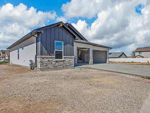 3rd image of 2872 Rock Creek Dr #A