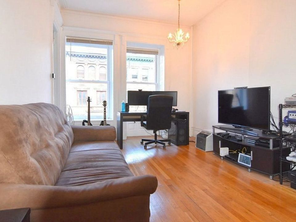 1st image of 126 W 75th St APT 6