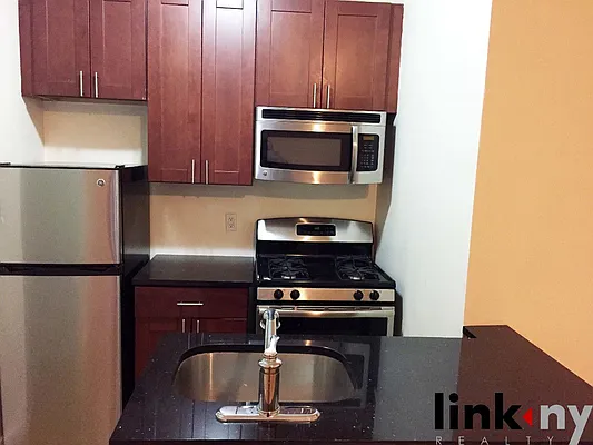 Rented by Link NY Realty | media 10