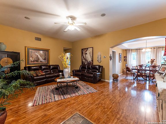 4th image of 5926 Woodridge Oaks
