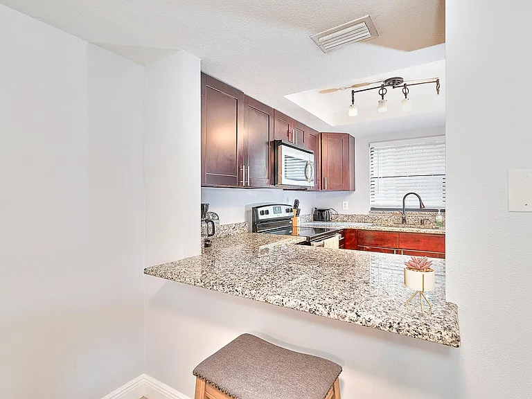 2417 W Stroud Ave #A — Photo 27