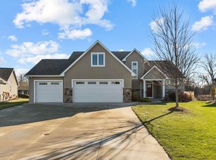 2203 Madelynn Ln, Neenah, WI 54956