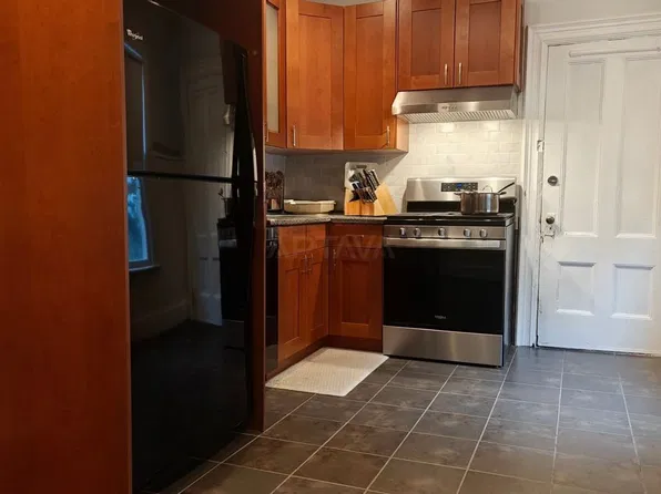 40 Russell St #2, Cambridge, MA 02140