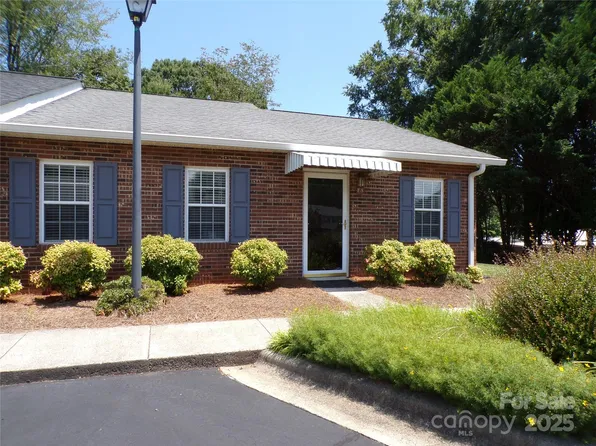 319 7th Street Pl SW APT E5, Conover, NC 28613