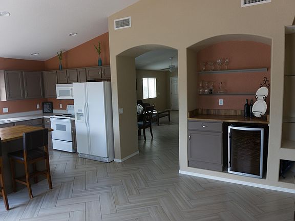 3rd image of 2532 W Cezanne Cir