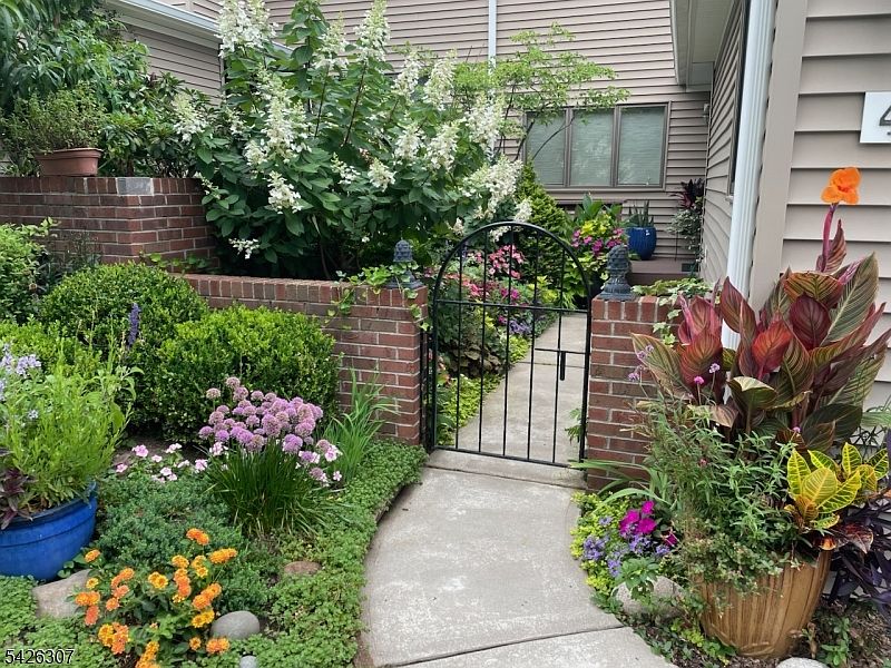 1st image of 41 Litchult Ln