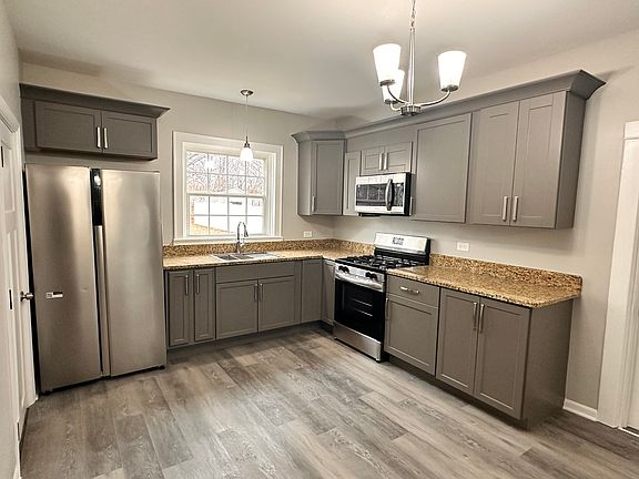 5th image of 920 Hall St