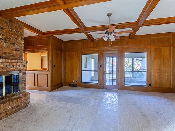 5th image of 711 Villa Creek Dr