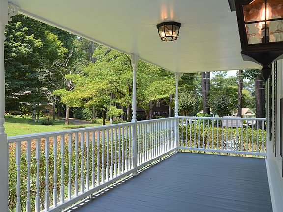 3rd image of 606 Colony Ct