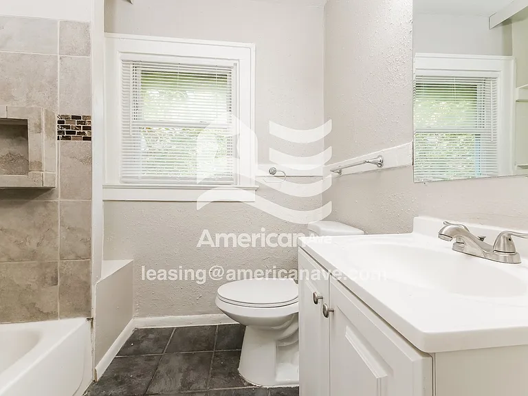 1453888_011_main_bathroom_13995357.jpg