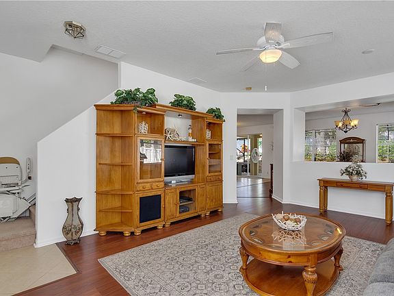 5th image of 713 Carriage Lake Way