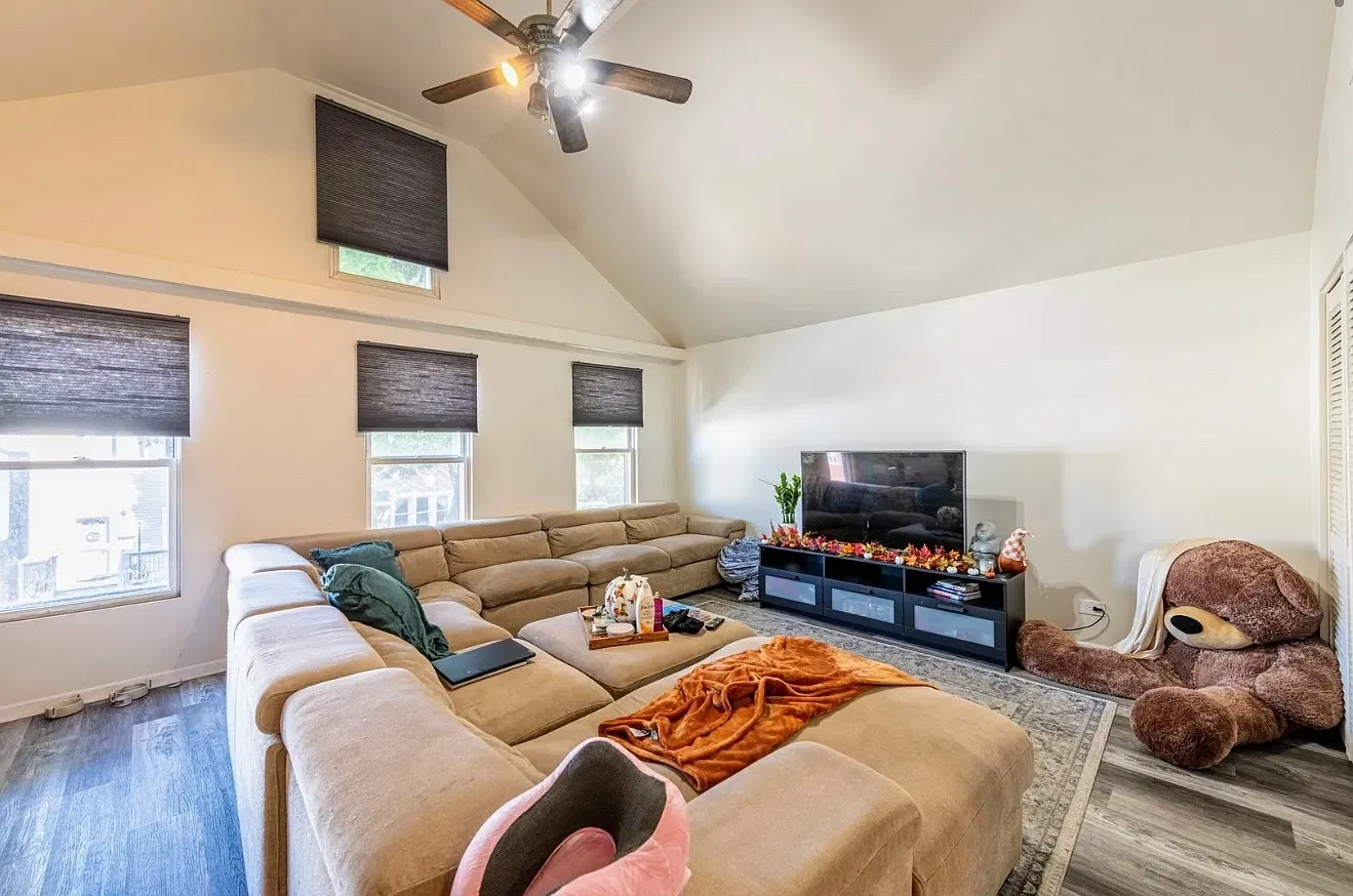2 bed, 1200 sqft, $1,300 — Photo 1