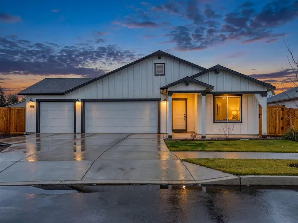 1062 NW Walnut Ave, Redmond, OR 97756