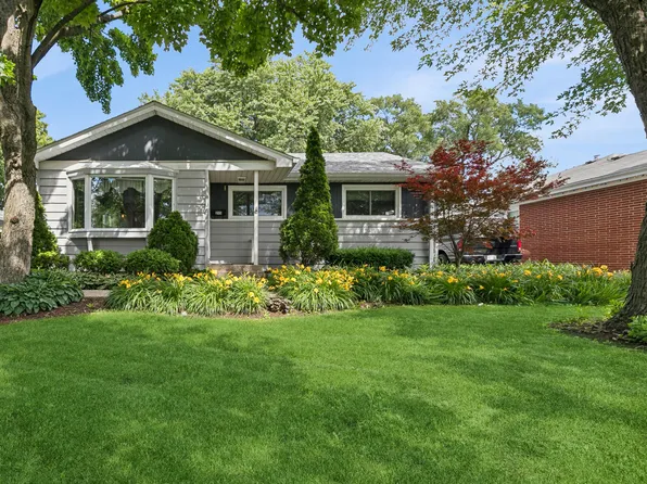215 Brice Ave, Mundelein, IL 60060