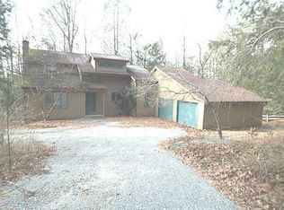 111 Oakdale Ave, Winsted, CT 06098