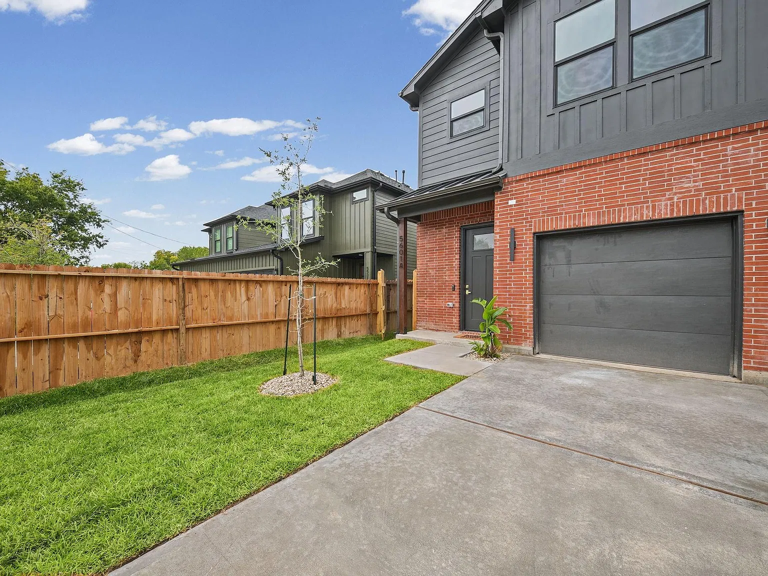 5601 Nielan St — Photo 3