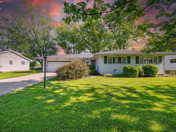 216 E 11th St, Port Clinton, OH 43452