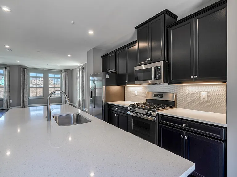 6100 Northwest Dr #1 — Photo 31