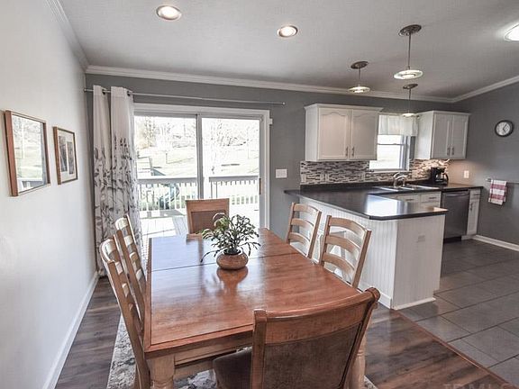5th image of 441 E Cardinal Glen Dr