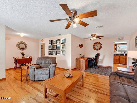 4th image of 1114 Parkside Dr