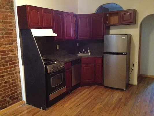 Rented by Full Time Management | media 16