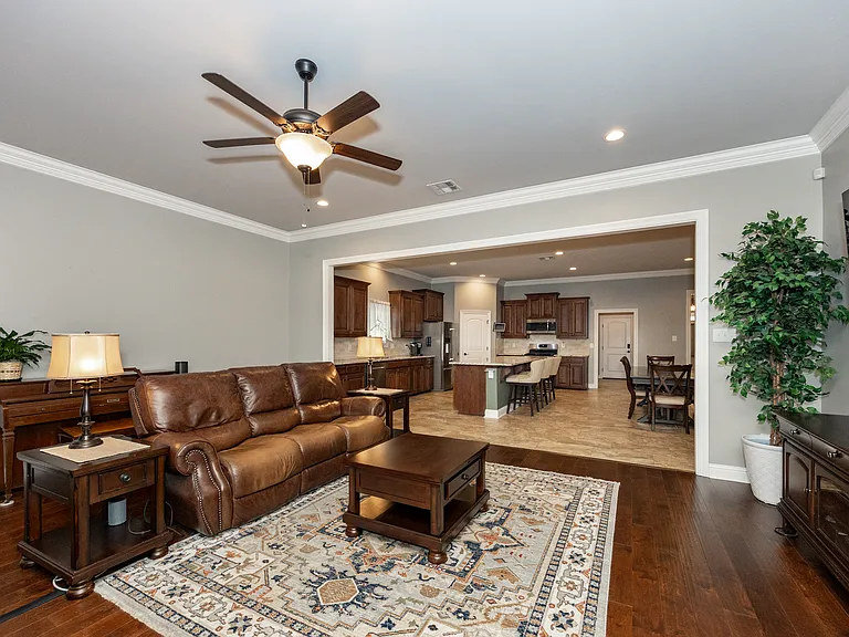 812 Beaumont Dr — Photo 7