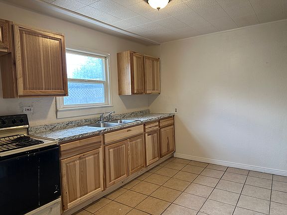 3rd image of 975 Jones Dr #A