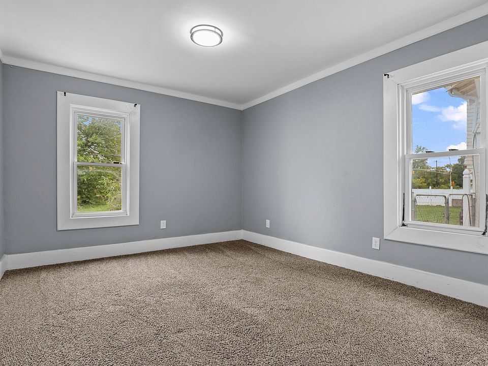 247 Moss St, photo 22
