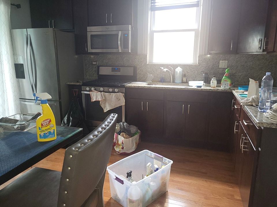 2nd image of 3431 W Melrose St #2