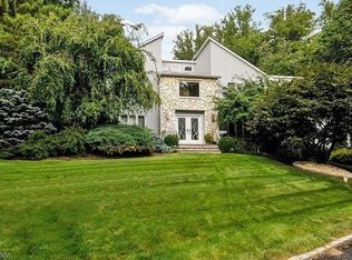 15 Windsor Way, Morristown, NJ 07960