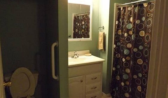 5th image of 421 Meadow Ln
