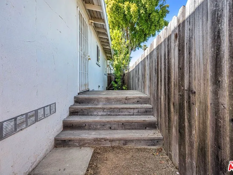 7318 W 88th St — Photo 29
