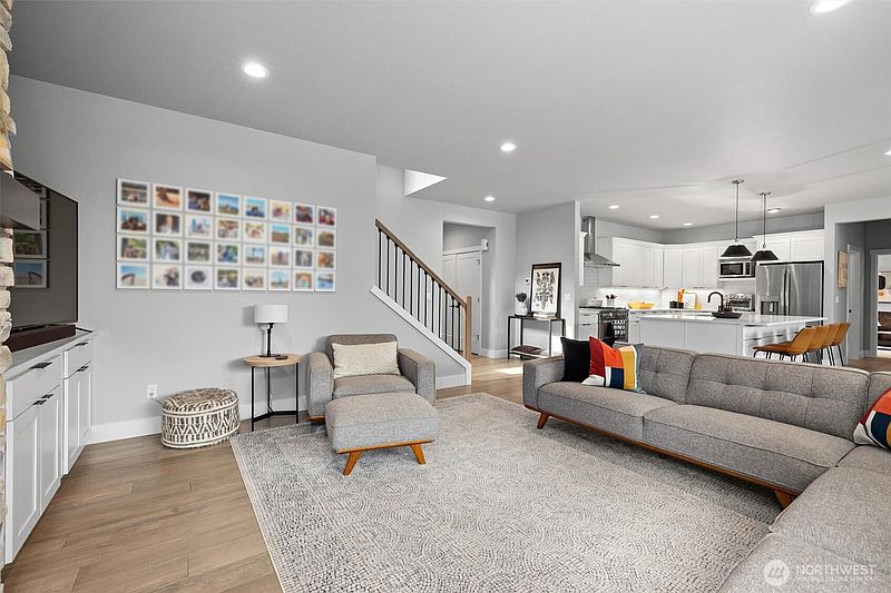 3rd image of 7517 188th Street SE