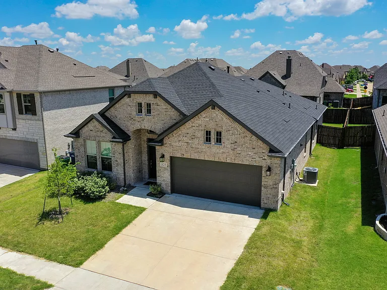 825 Allison Dr — Photo 15