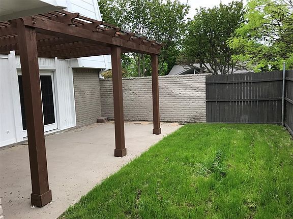 4th image of 421 Forest Grove Dr
