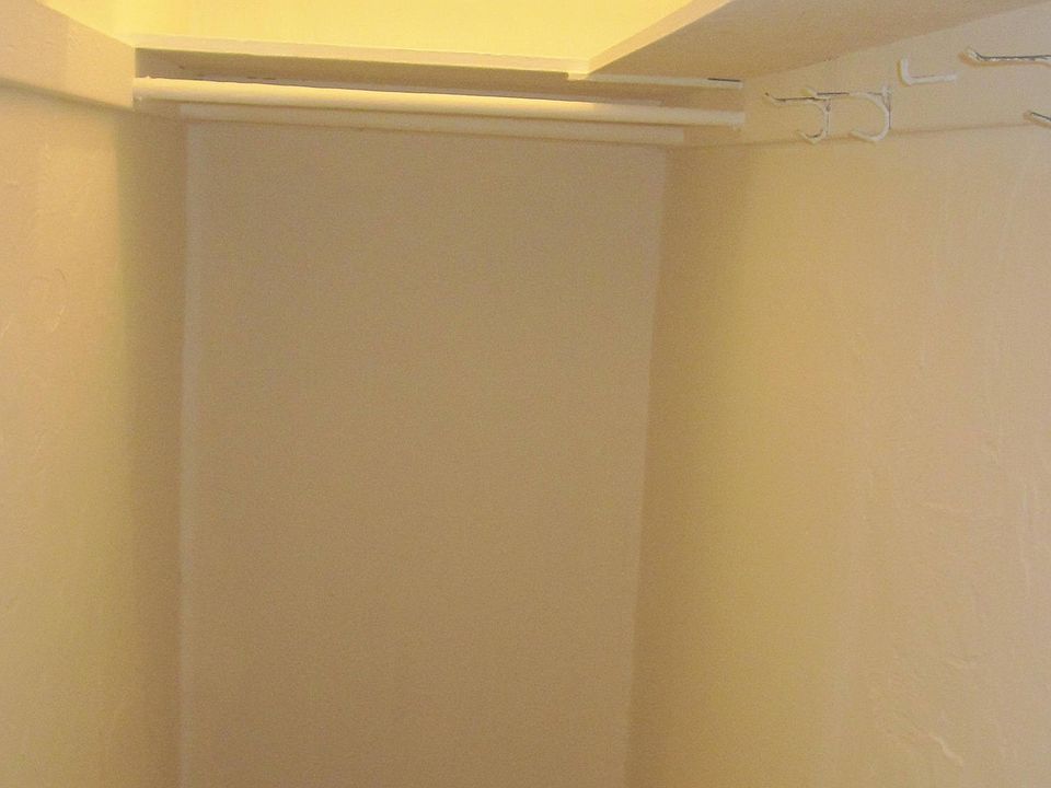 1st image of 808 2/5 N Poinsettia Pl