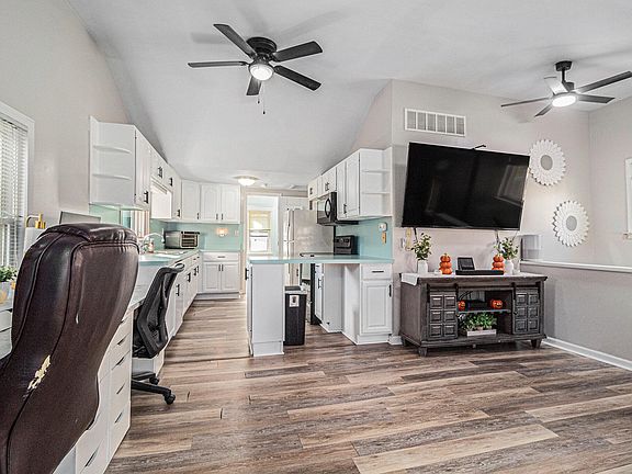 5th image of 6081 Nightingale St