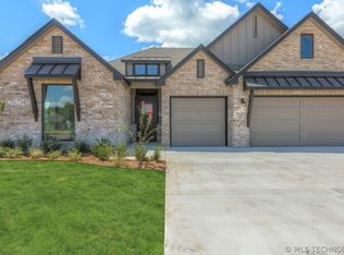 5101 S Walnut Creek Dr, Sand Springs, OK 74063