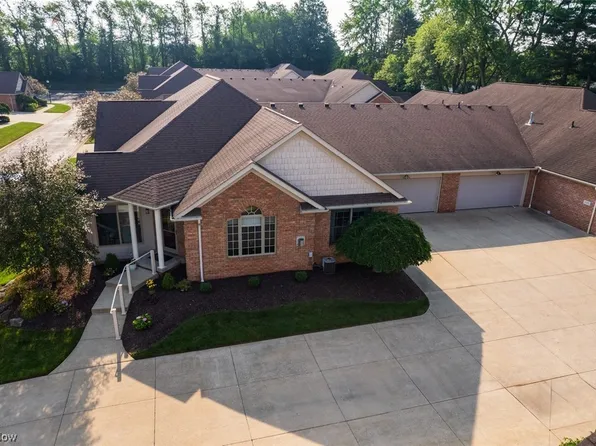 1150 Saint Abigail St SW, Hartville, OH 44632