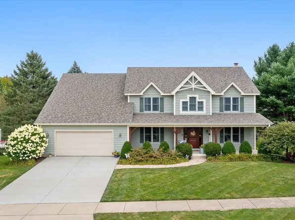 202 Spruce Ct, Yorkville, IL 60560