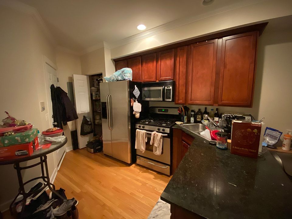 1st image of 3246 N Clifton Ave APT 2W