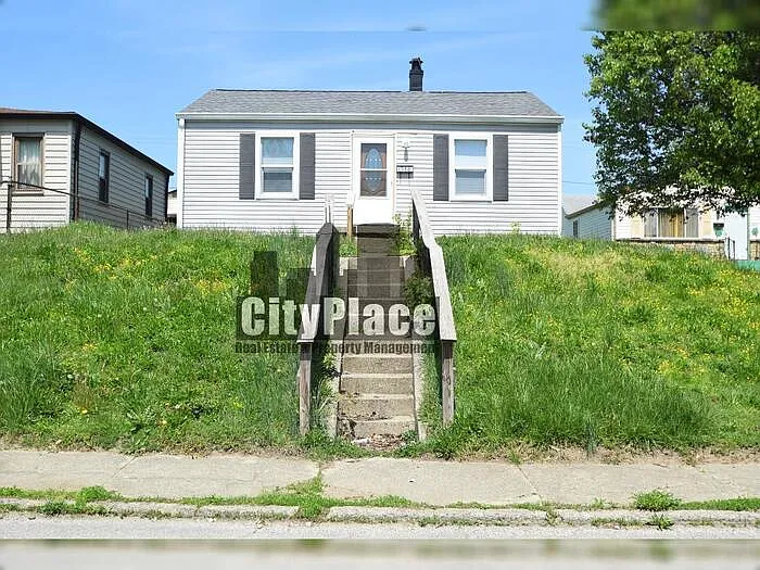 1548 Comer Ave