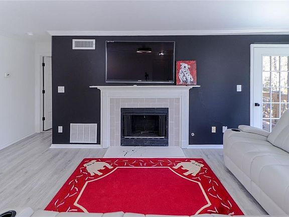 2nd image of 709 Berkeley Woods Dr