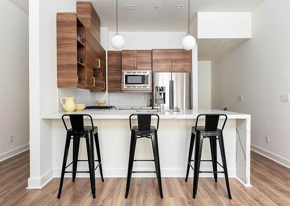 1st image of 1910 Park Ave #106