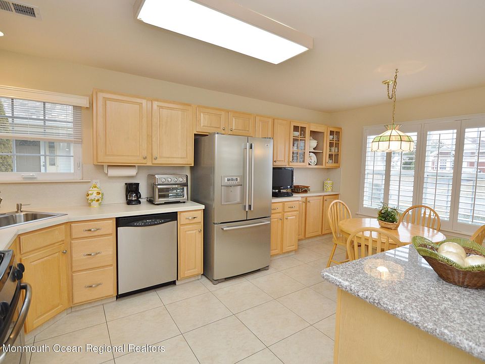 1st image of 2470 Woodbine Ln