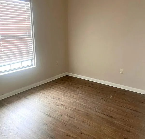 341 Selma St — Photo 2