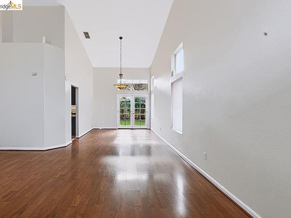 3rd image of 2404 Greentree Ct